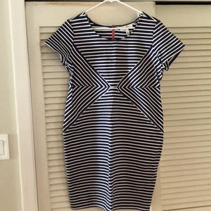 Jessica Simpson maternity dress